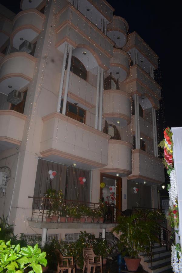 Hotel Haifa Varanasi Exterior foto